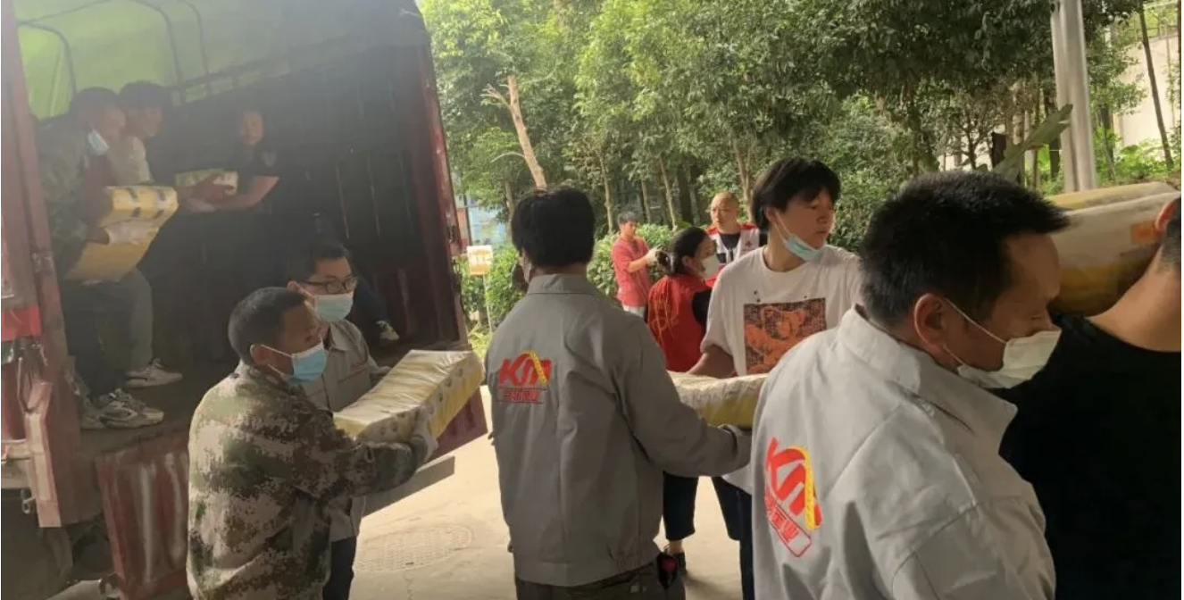 风雨兼程，问鼎国际PG官方网站爱心物资顺利到达泸定、雅安
